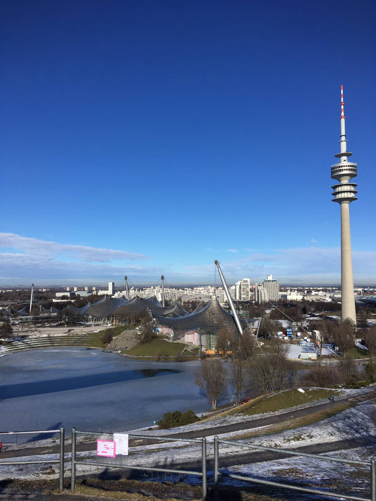 Münchener Olympiapark im Winter