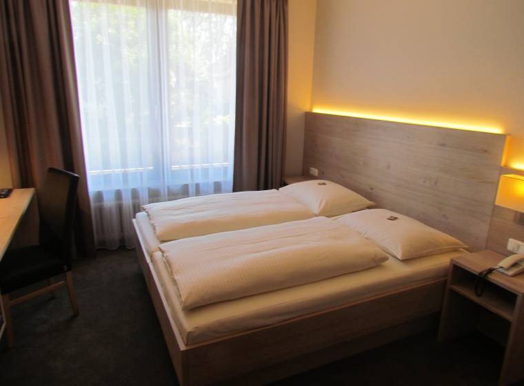 Doppelbett im Doppelzimmer Hotel Lutter in München