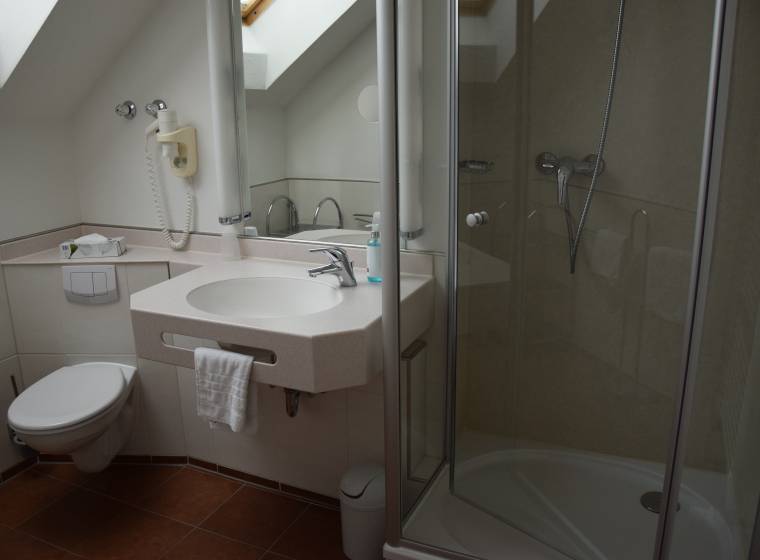 Badezimmer mit Dusche Hotel Lutter in München
